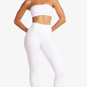 CSB Serenity Scrunch Leggings - White - Size S
Brand new, never worn!